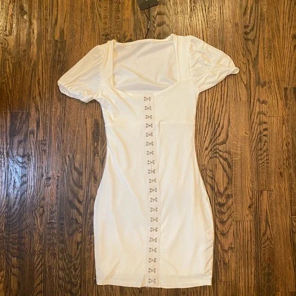 PrettyLittleThing | Dresses | Plt White Corset Mini Dress Puffy Short  Sleeve Hook And Eye | Poshmark